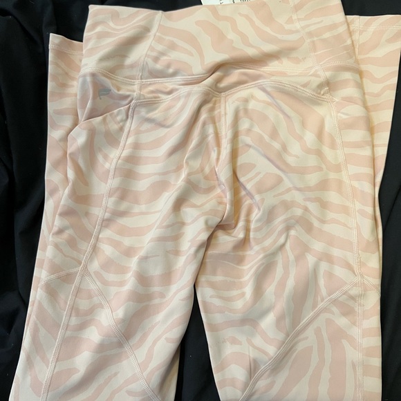 Fabletics Oasis High-Waisted Legging - Picture 3 of 4